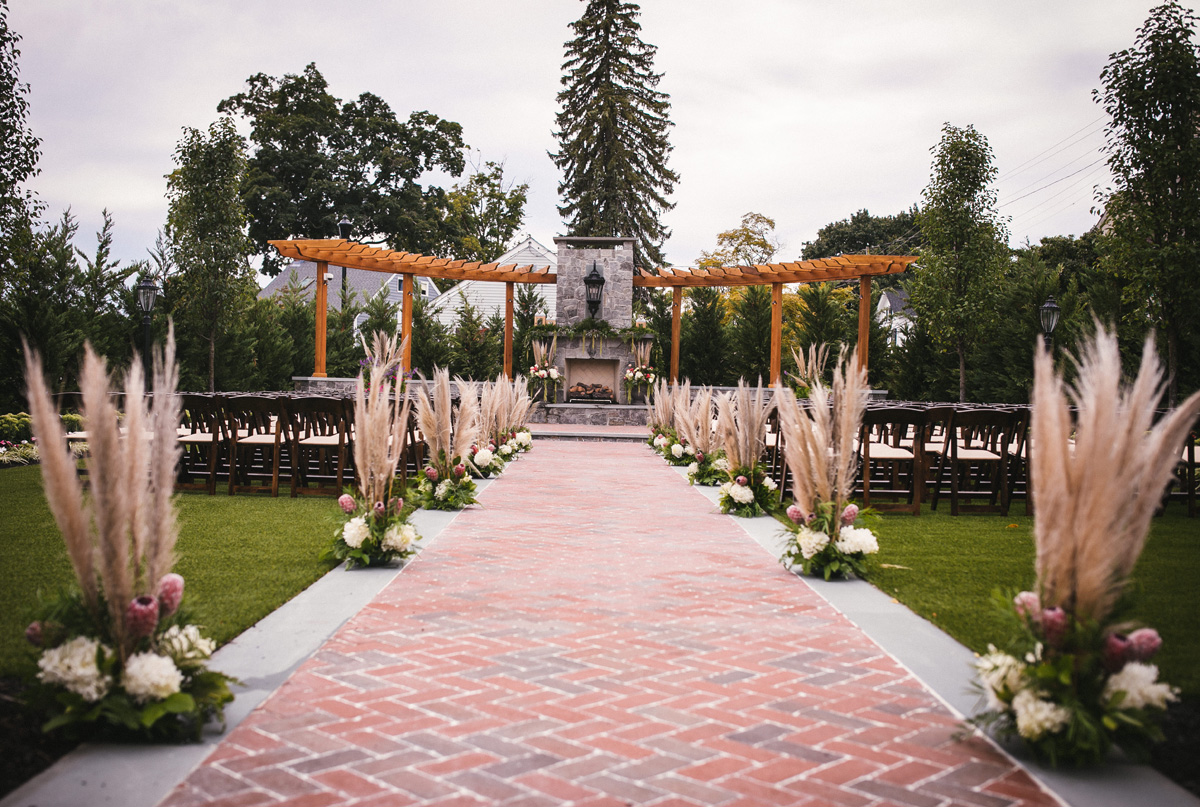 David's Country Inn - Ceremony Aisle