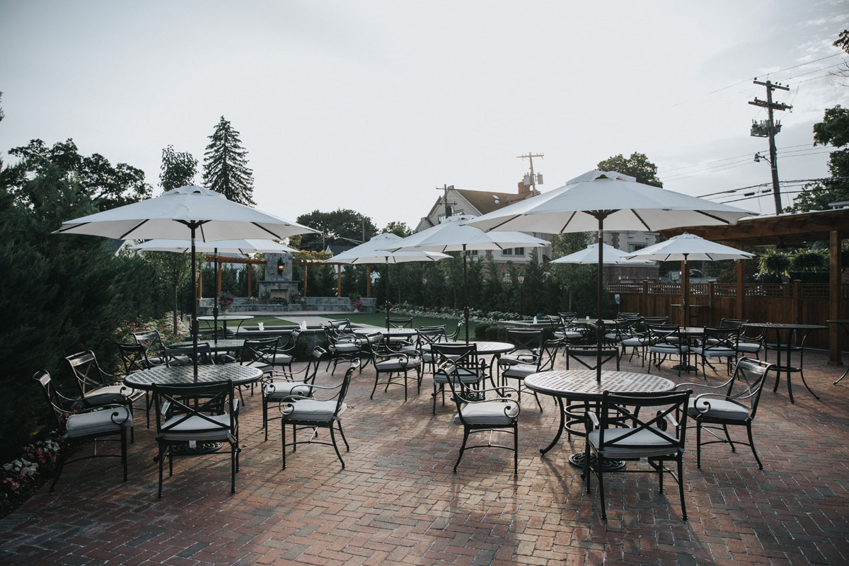 David's Country Inn - Outdoor Seating Area