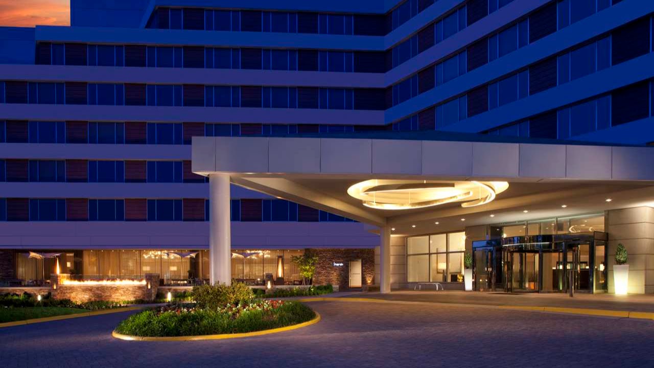 Exterior view of Hilton McLean Tysons Corner at night